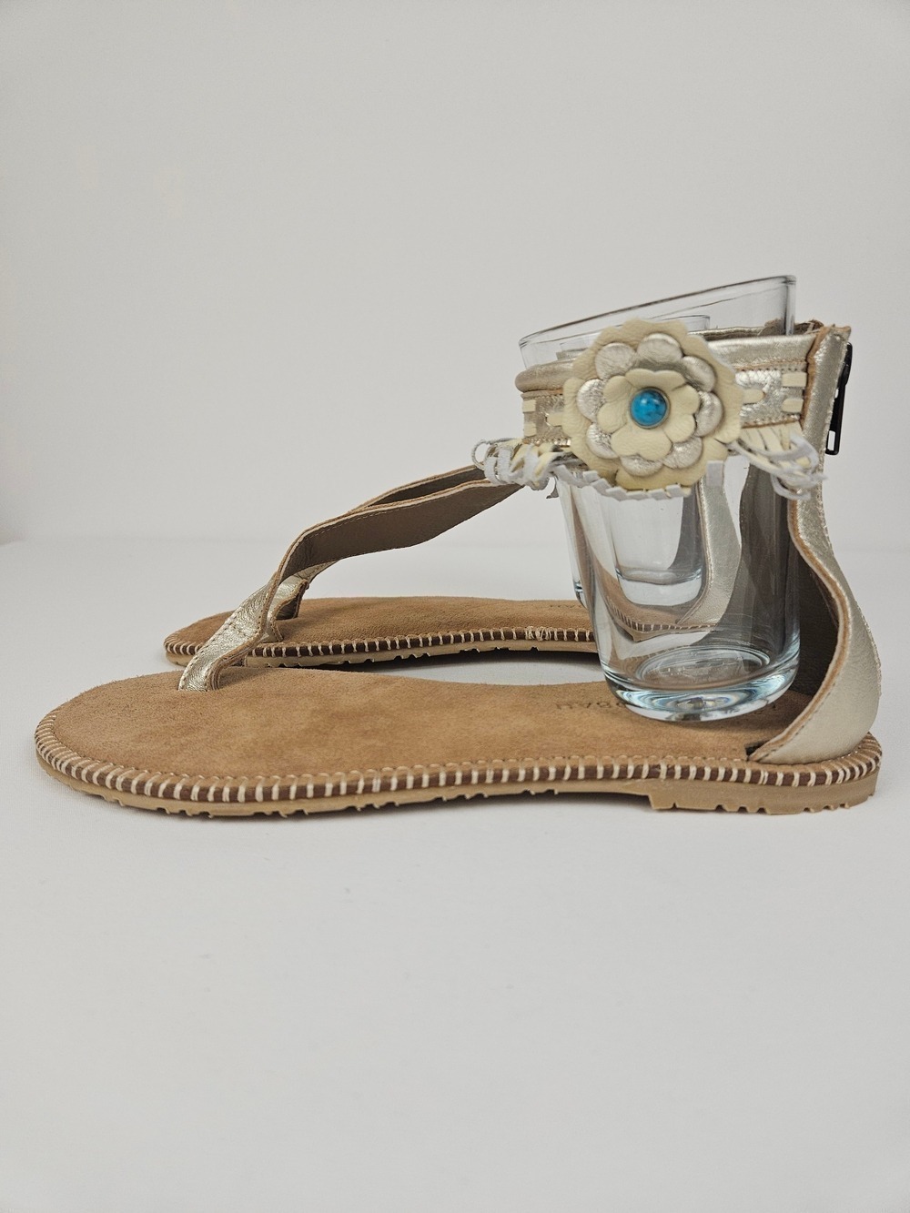 Manitobah Mukluks Wasaga Ankle Sandals Gold Leather Fringe Beaded Boho Size 9